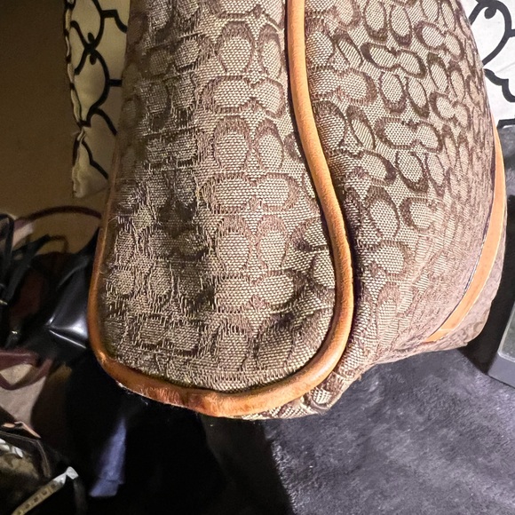 Coach Vintage Bundle - Large Cosmetic Bag organiser and matching wristlet. - Picture 13 of 16